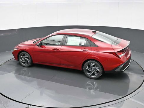 Certified 2025 Hyundai Elantra Sport image 25