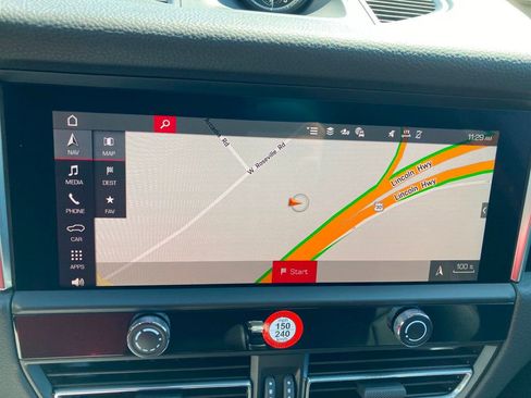 Used 2025 Porsche Macan image 26