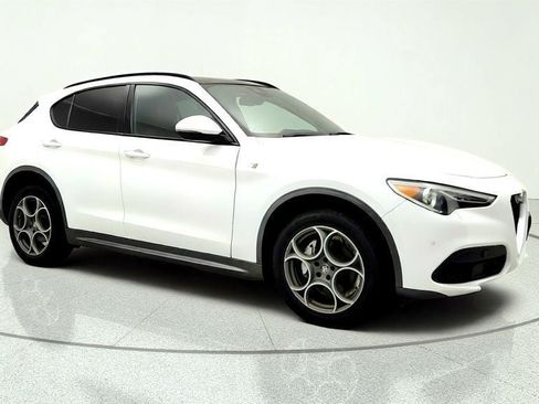 Used 2023 Alfa Romeo Stelvio Ti AWD/4WD image 3