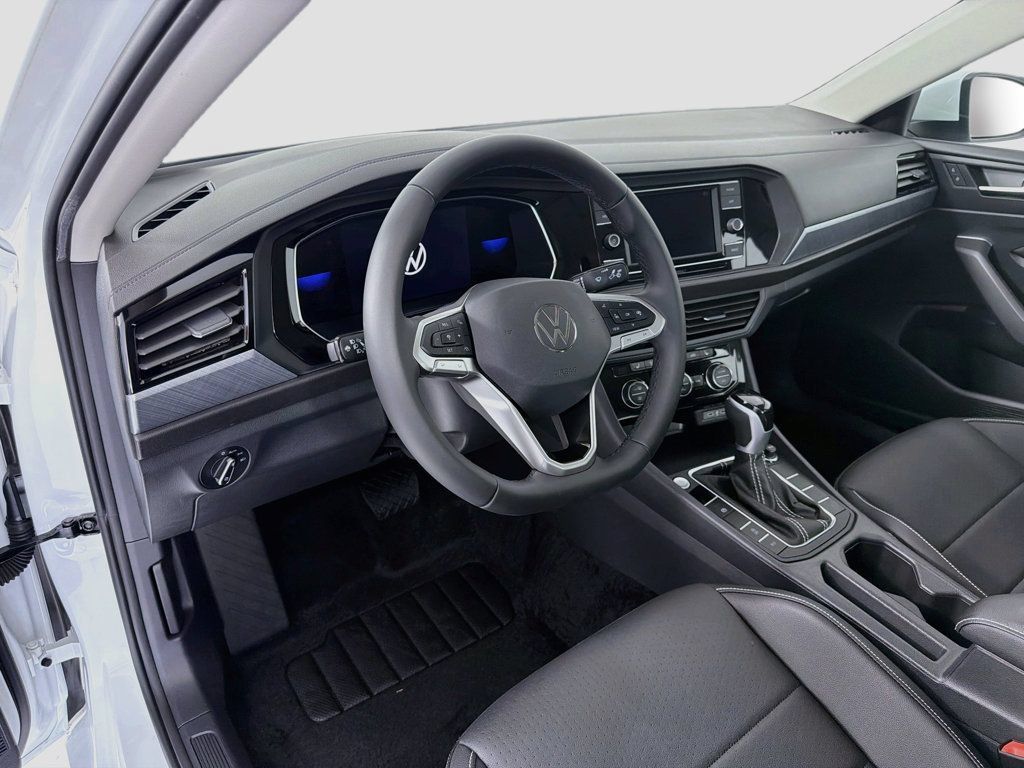 Used 2024 Volkswagen Jetta SE FWD image 9