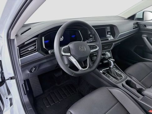 Used 2024 Volkswagen Jetta SE FWD image 9