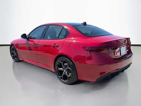 Used 2023 Alfa Romeo Giulia Estrema image 5
