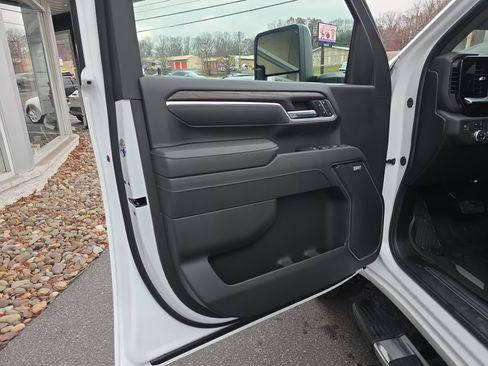 New 2026 GMC Sierra 2500 SLT w/ SLT Premium Package image 16