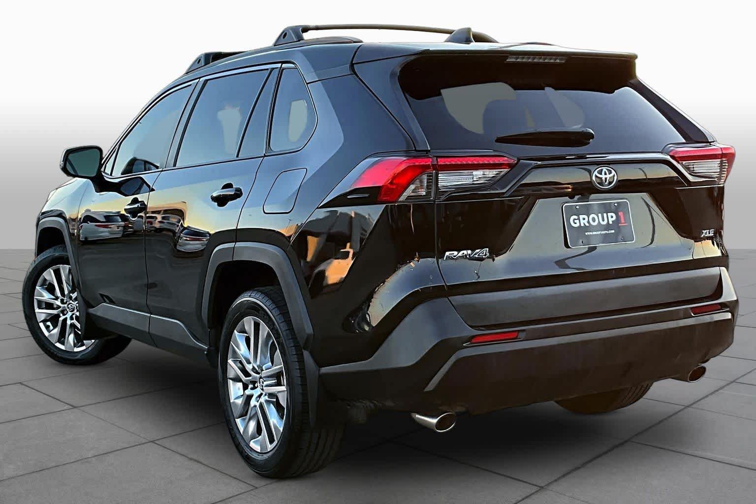 Used 2021 Toyota RAV4 XLE Premium FWD image 12