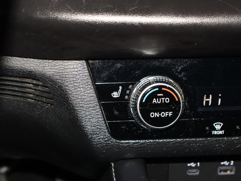 Used 2023 Mitsubishi Outlander SE image 29