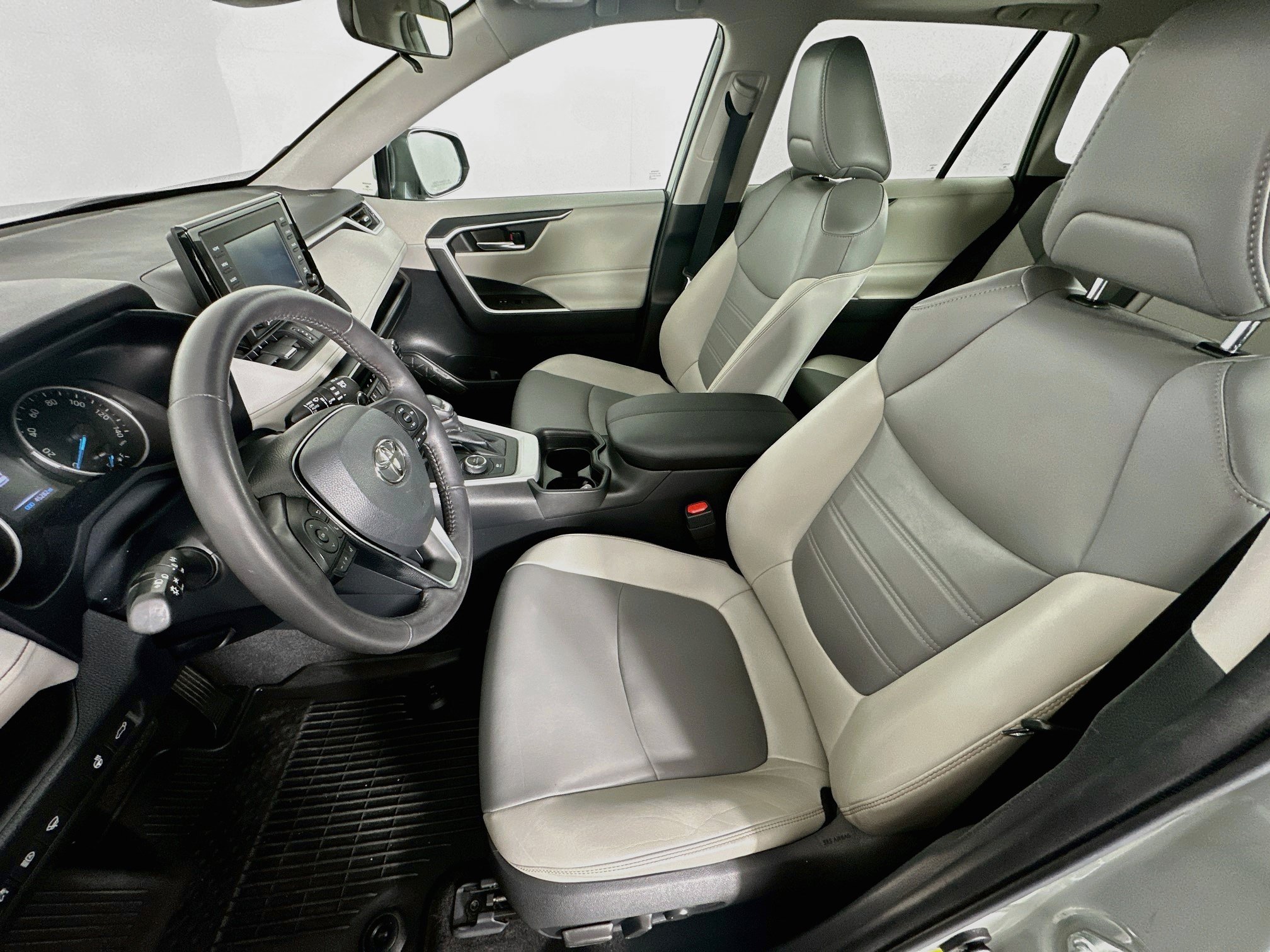 Used 2021 Toyota RAV4 XLE Premium AWD/4WD image 13