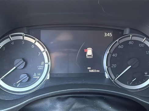 Used 2023 Toyota Highlander XLE image 4