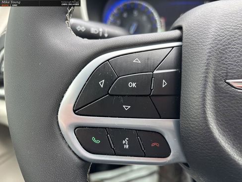 Used 2023 Chrysler Pacifica Touring-L image 23