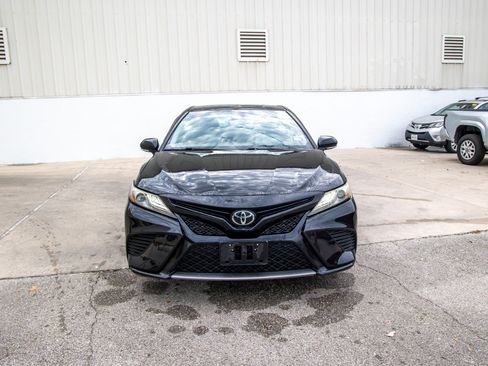 Used 2019 Toyota Camry XSE image 3