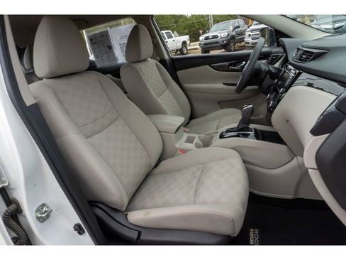 Used 2020 Nissan Rogue Sport SV image 16