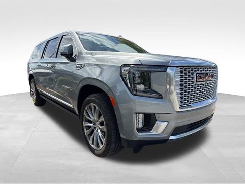 Used 2024 GMC Yukon XL Denali w/ Denali Reserve Package AWD/4WD image 3