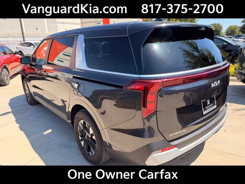 Certified 2026 Kia Carnival LXS FWD image 2