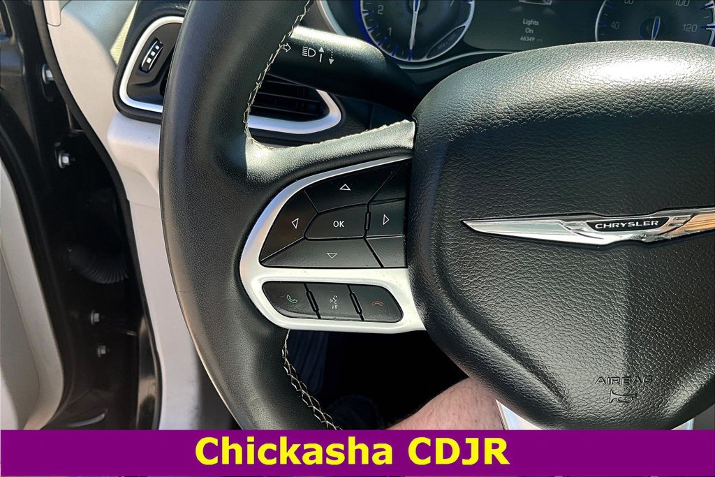 Used 2023 Chrysler Pacifica Touring-L FWD image 10