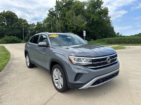 Used 2020 Volkswagen Atlas Cross Sport SE w/ Panoramic Sunroof Package AWD/4WD image 3