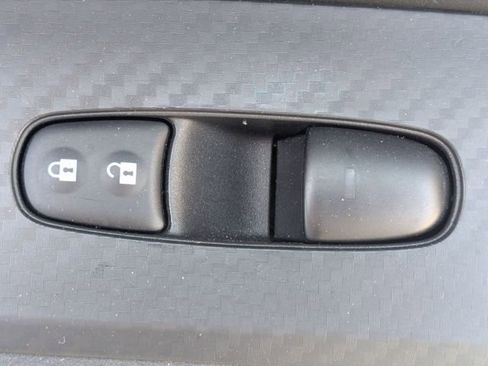 Used 2025 Nissan Altima 2.5 SV FWD image 31