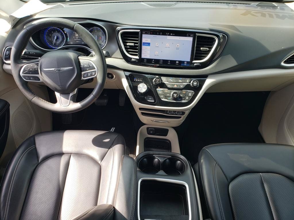 Used 2023 Chrysler Pacifica Touring-L FWD image 15