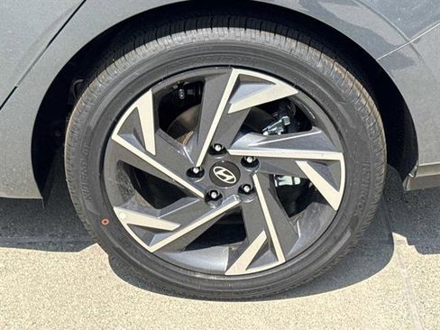 New 2026 Hyundai Elantra Limited FWD image 6