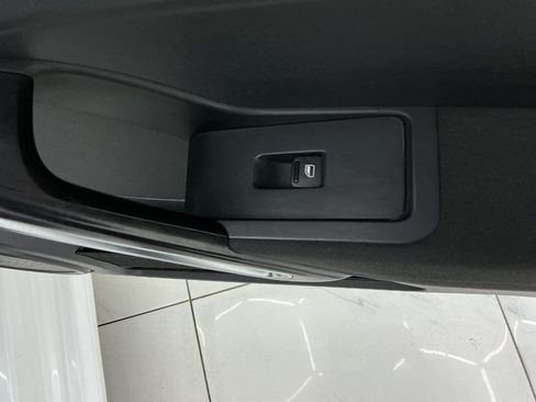 Used 2019 Volkswagen Beetle 2.0T S FWD image 33