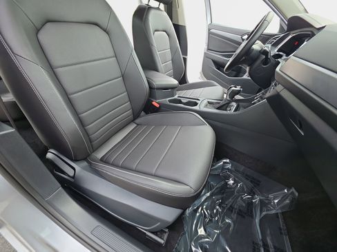 Used 2023 Volkswagen Jetta SE w/ Panoramic Sunroof Package FWD image 10