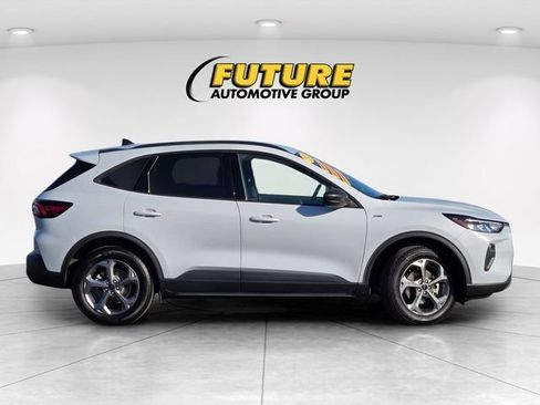 Used 2025 Ford Escape ST-Line w/ Tech Pack #1 AWD/4WD image 4