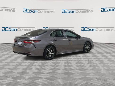 Used 2022 Toyota Camry SE w/ Audio Upgrade Package image 9