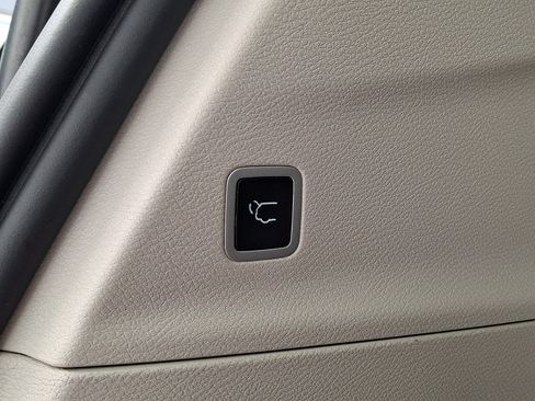 Used 2024 Chrysler Pacifica Touring-L FWD image 33