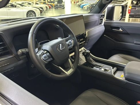 Used 2024 Lexus GX 550 w/ Accessory Package (2T) image 27