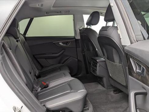 Used 2022 Audi Q8 Premium w/ Convenience Package image 19