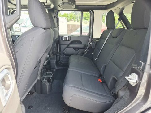Used 2023 Jeep Wrangler Unlimited Sahara w/ Cold Weather Group AWD/4WD image 12