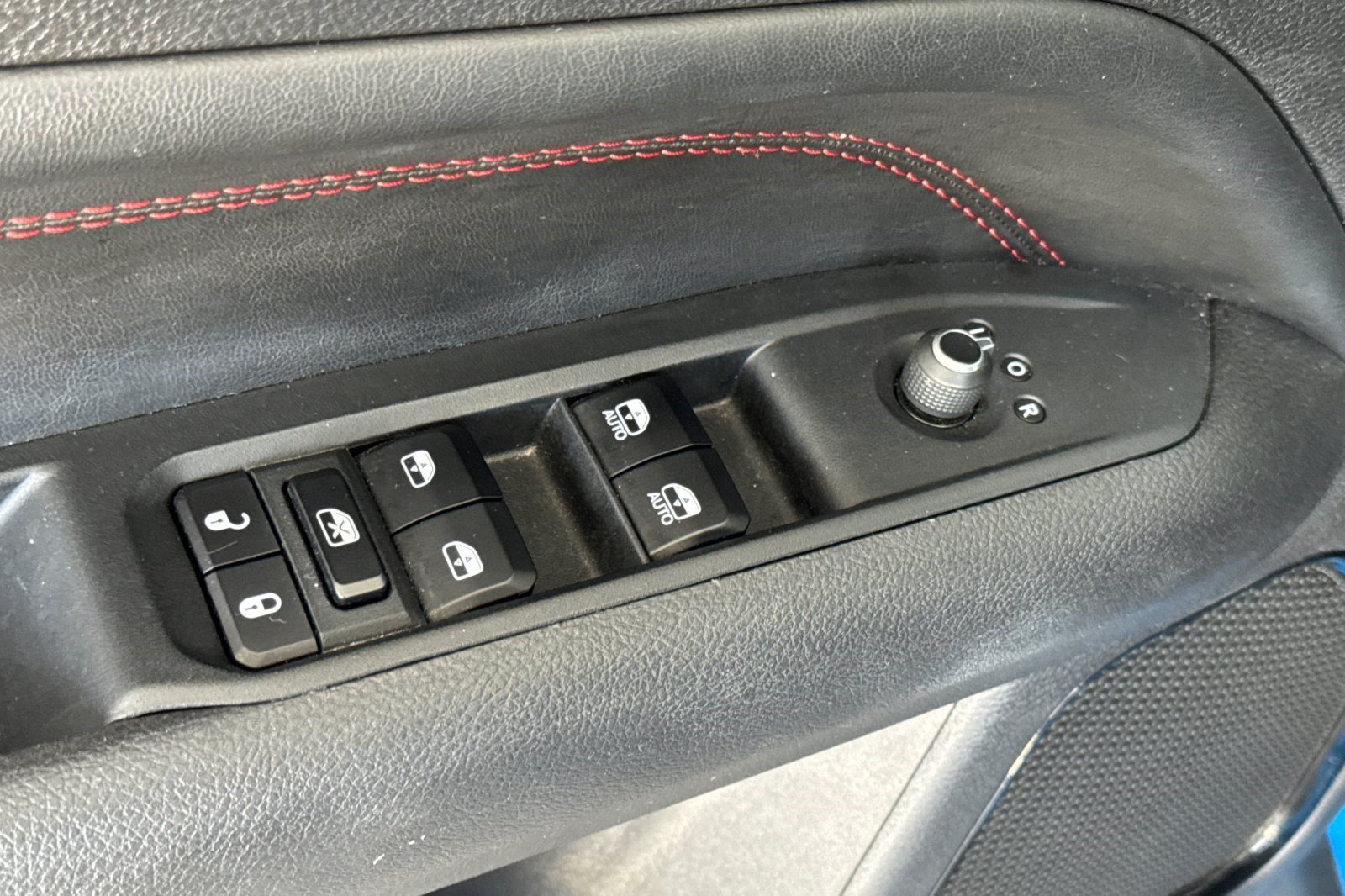 Used 2025 Jeep Compass Trailhawk AWD/4WD image 14