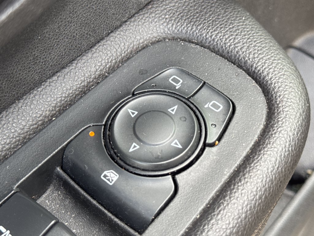 Used 2021 GMC Terrain SLE w/ Driver Convenience Package FWD image 21