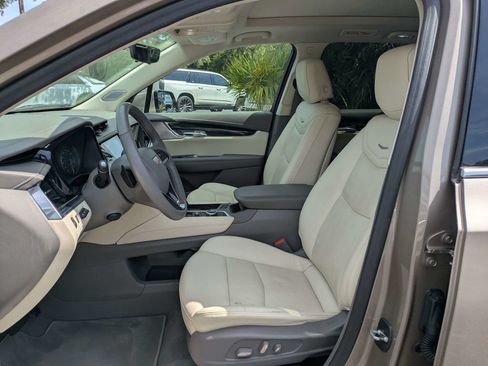 Used 2022 Cadillac XT6 Premium Luxury w/ Technology Package AWD/4WD image 22