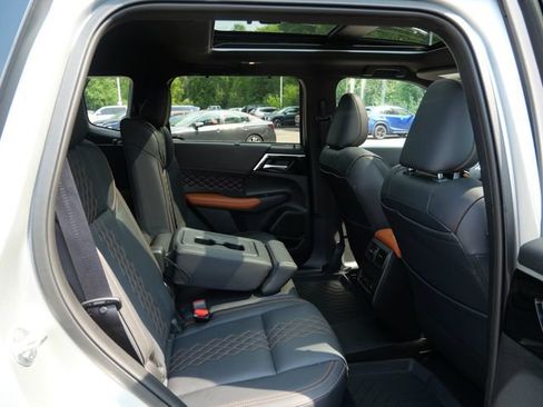 Used 2025 Mitsubishi Outlander SEL AWD/4WD image 9
