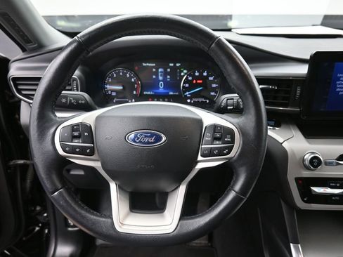 Used 2023 Ford Explorer XLT w/ Equipment Group 202A AWD/4WD image 7