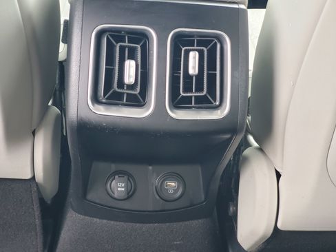 Used 2021 Kia Sorento S image 12