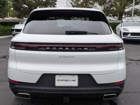 Certified 2025 Porsche Cayenne image 10