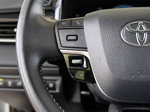Used 2025 Toyota Camry SE FWD image 26