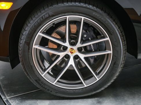 Certified 2026 Porsche Macan AWD/4WD image 13