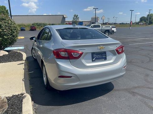 Used 2018 Chevrolet Cruze LT w/ Convenience Package FWD image 5