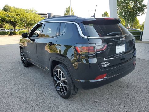 Used 2025 Jeep Compass Limited w/ Elite Group AWD/4WD image 3