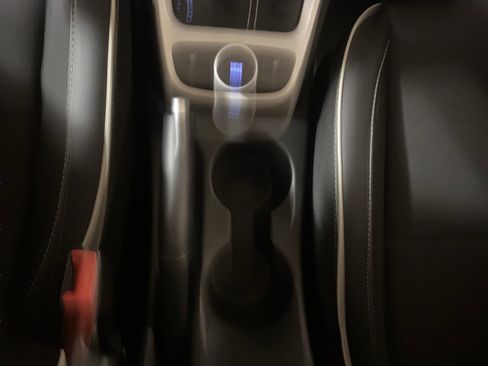 Used 2023 Hyundai Venue Limited w/ Cargo Package image 21