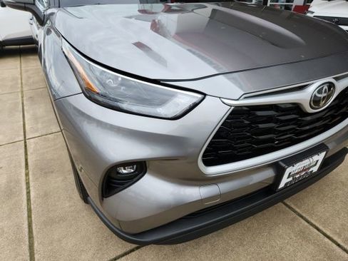 Certified 2025 Toyota Highlander XLE image 8
