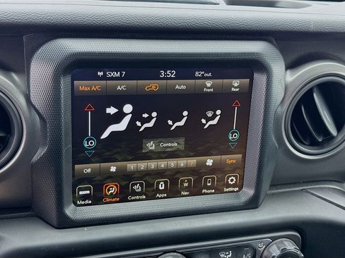 Used 2023 Jeep Wrangler Unlimited w/ Sun & Screen Package image 12