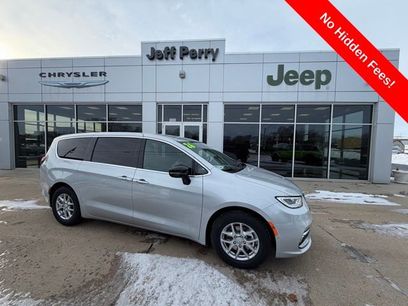 New 2026 Chrysler Pacifica Select