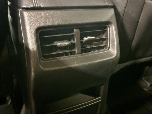 Used 2022 Ford Edge SE image 27