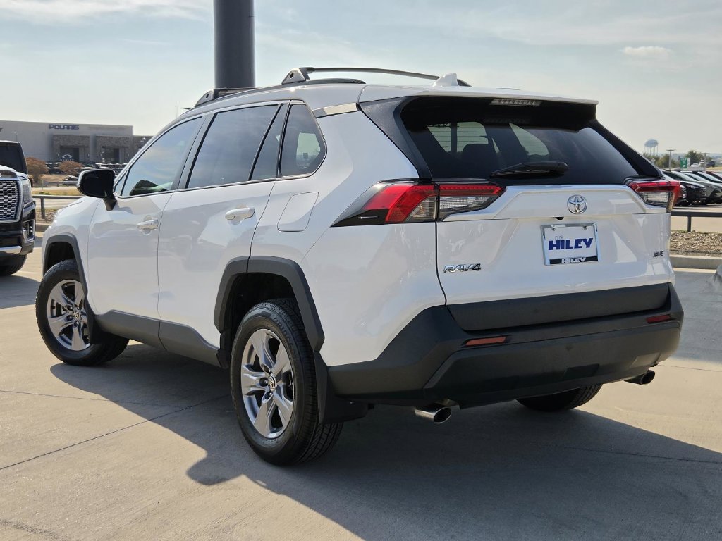 Used 2024 Toyota RAV4 XLE FWD image 3