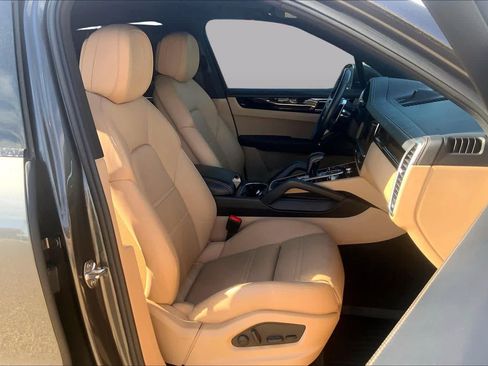 Used 2022 Porsche Cayenne AWD/4WD image 9