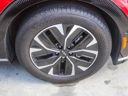 Certified 2024 Kia EV6 Wind w/ Wind Technology Package image 13