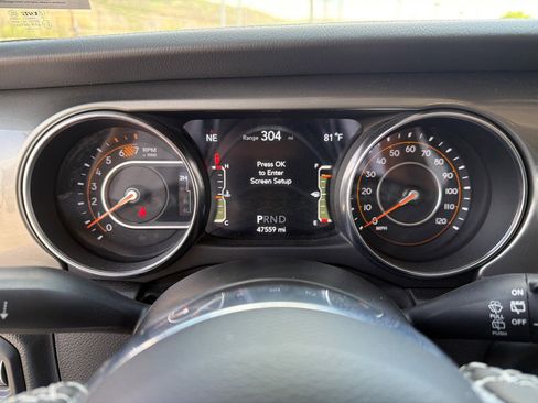 Used 2023 Jeep Wrangler Unlimited Sahara AWD/4WD image 12
