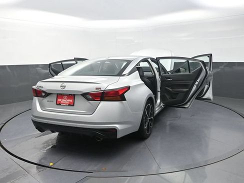 Used 2024 Nissan Altima 2.5 SR FWD image 44